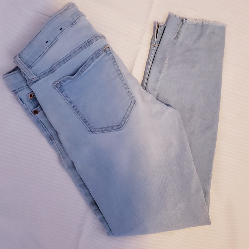 Lightwash Raw Hem Skinny Jeans - Picture 4 of 5